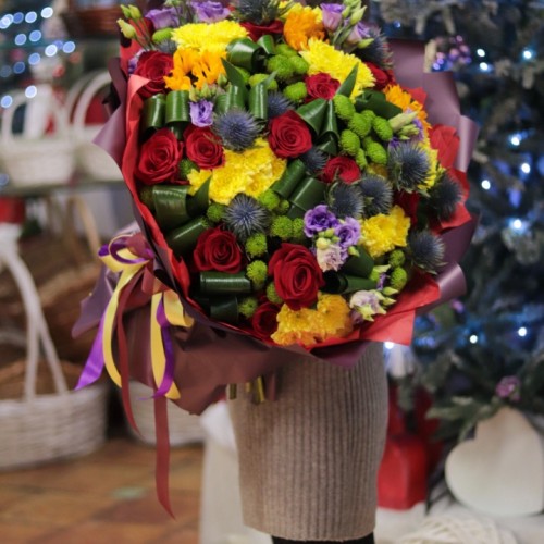 Букет яркий с розой Freedom и добавлением №010