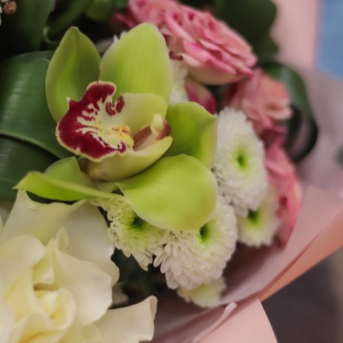 Букет из Французской розы и орхидеи