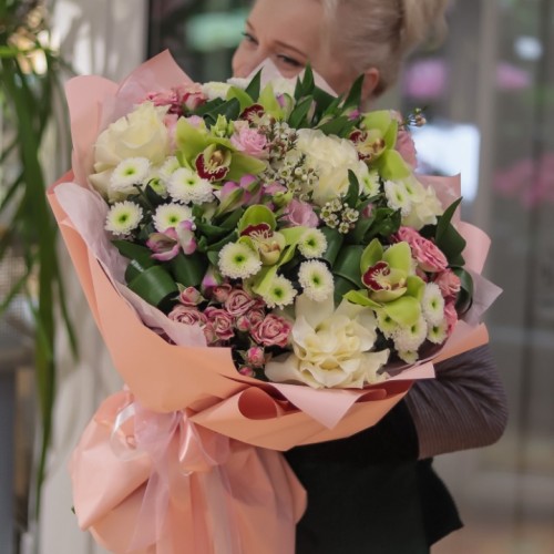 Букет из Французской розы и орхидеи