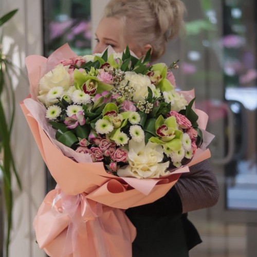 Букет из Французской розы и орхидеи