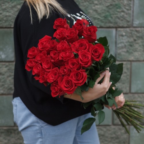 Букет из 25 красных роз (70см)