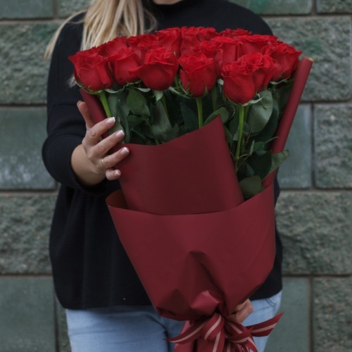 Букет из 25 красных роз (70см)