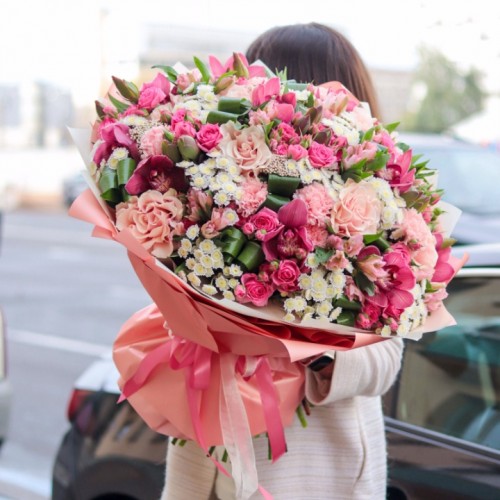 Букет из французской розы и орхидеи