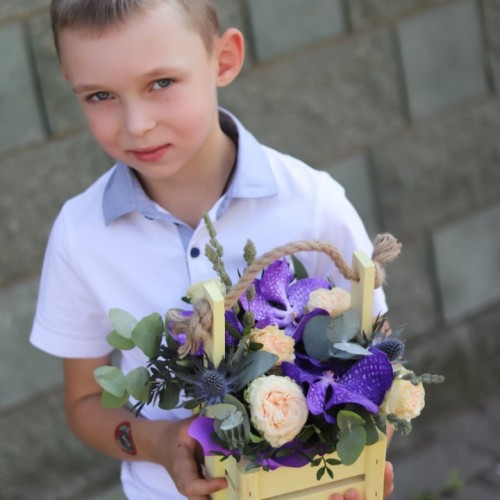 Композиция с орхидеей Ванда и розой