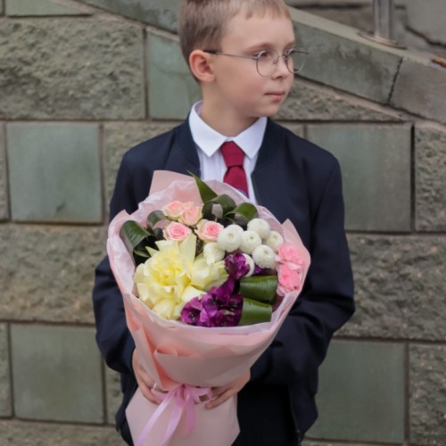 Букет с розой, альстромерией и хризантемой